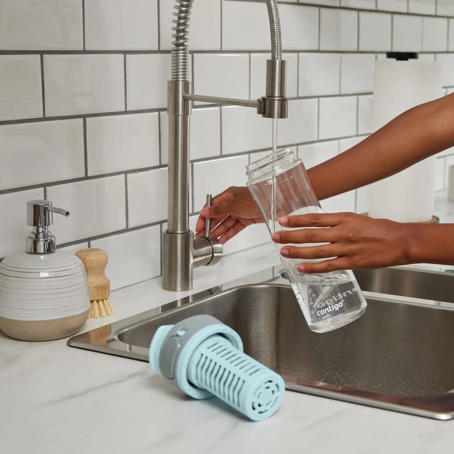 Clybourn Plastic Freeflow Filter Water Bottle with AUTOSEAL Lid 24 Oz., Salt, with Replacable Filter