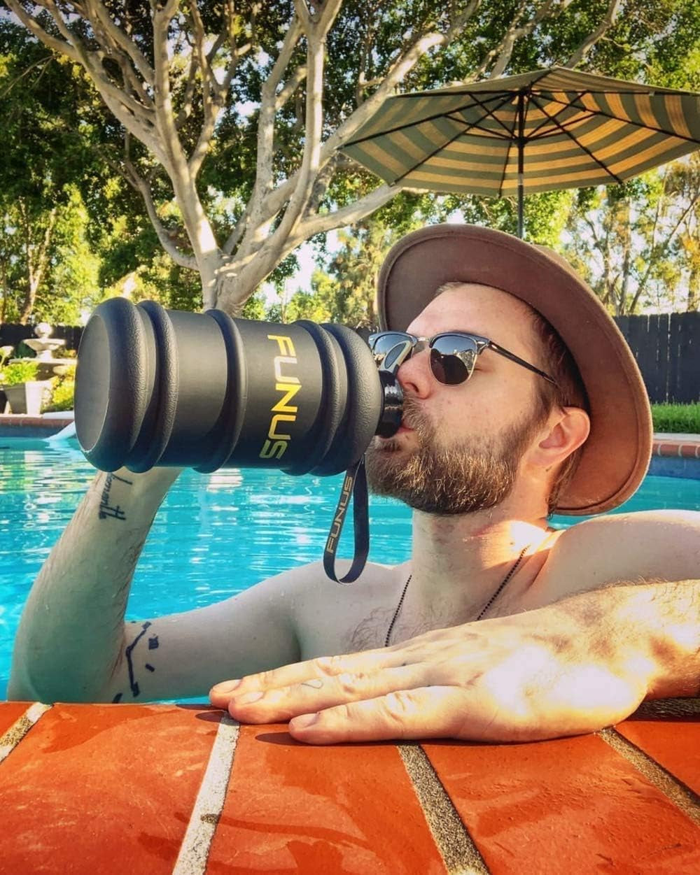 Big Water Bottle BPA Free Half Gallon Water Bottle Jug Reusable Water Bottle for Men Women Fitness Sport Gym Outdoor Climbing (Black, 2.2L)