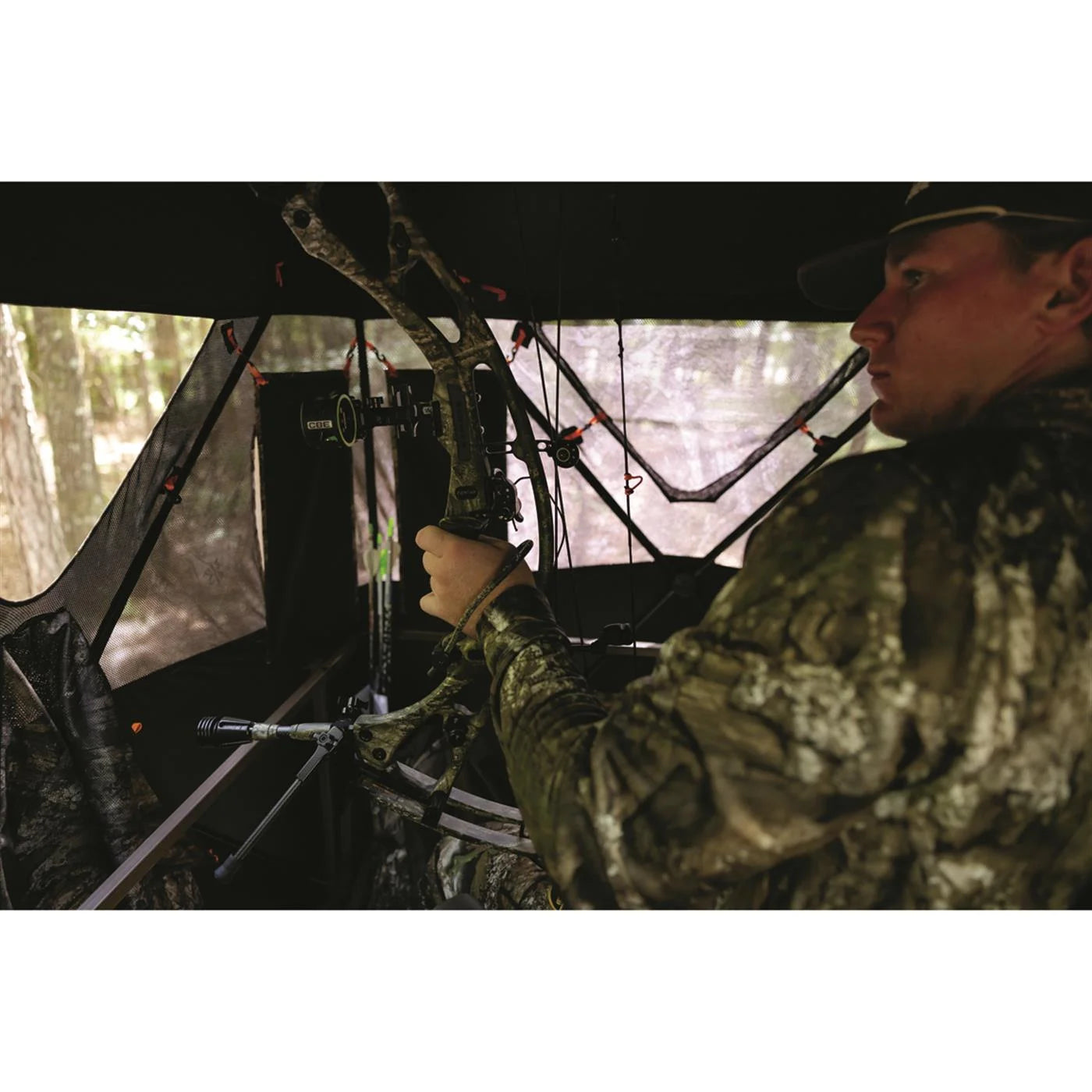 4X4 6' Tripod Tower and Blind Mossy Oak Country Roots